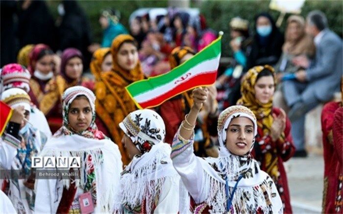 توزیع 40 هزار بسته نوشت‌افزار ایرانی بین دانش‌آموزان عشایری