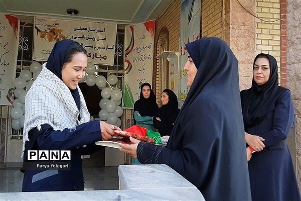 جشن آغاز امامت امام زمان(عج) و گرامیداشت هفته دفاع مقدس در هنرستان فدک