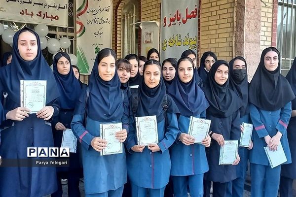 جشن آغاز امامت امام زمان(عج) و گرامیداشت هفته دفاع مقدس در هنرستان فدک