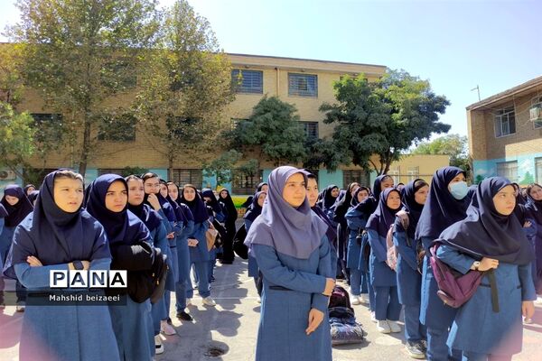 توزیع کتب درسی دانش‌آموزان مقطع متوسطه اول