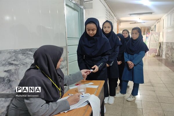 توزیع کتب درسی دانش‌آموزان مقطع متوسطه اول