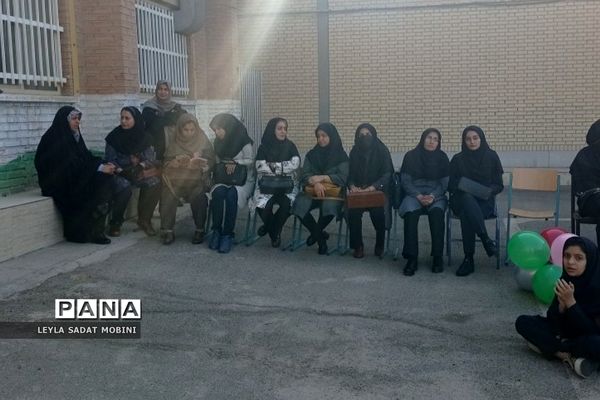 جشن آغاز امامت حضرت ولیعصر(عج) در دبیرستان ریحانه‌النبی(س) کهریزک