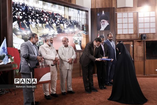 مراسم رونمایی از صدو چهل شهید، صدو چهل روایت