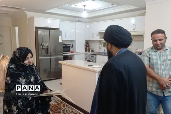 دیدار امام جمعه رودهن با تعدادی از خانواده شهدای رودهن در هفته دفاع مقدس