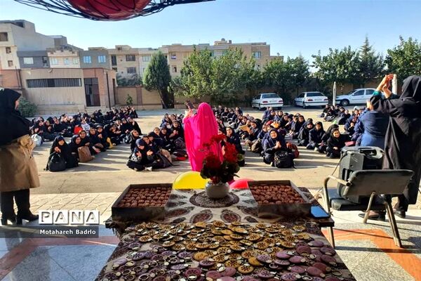 مراسم جشن آغاز امامت و تجدید بیعت با امام دوازدهم (عج)در آموزشگاه فرزانگان اسلامشهر