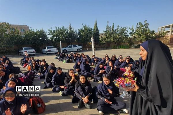 مراسم جشن آغاز امامت و تجدید بیعت با امام دوازدهم (عج)در آموزشگاه فرزانگان اسلامشهر