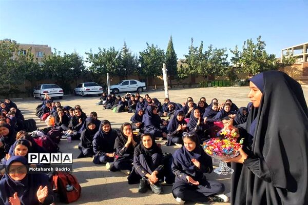 مراسم جشن آغاز امامت و تجدید بیعت با امام دوازدهم (عج)در آموزشگاه فرزانگان اسلامشهر
