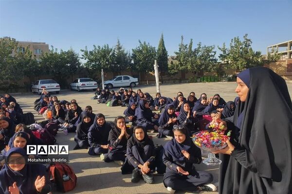 مراسم جشن آغاز امامت و تجدید بیعت با امام دوازدهم (عج)در آموزشگاه فرزانگان اسلامشهر