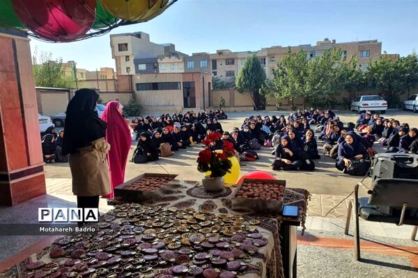 مراسم جشن آغاز امامت و تجدید بیعت با امام دوازدهم (عج)در آموزشگاه فرزانگان اسلامشهر