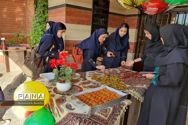 مراسم جشن آغاز امامت و تجدید بیعت با امام دوازدهم (عج)در آموزشگاه فرزانگان اسلامشهر