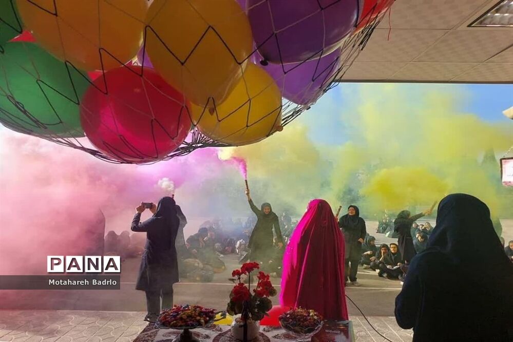 مراسم جشن آغاز امامت و تجدید بیعت با امام دوازدهم (عج)در آموزشگاه فرزانگان اسلامشهر