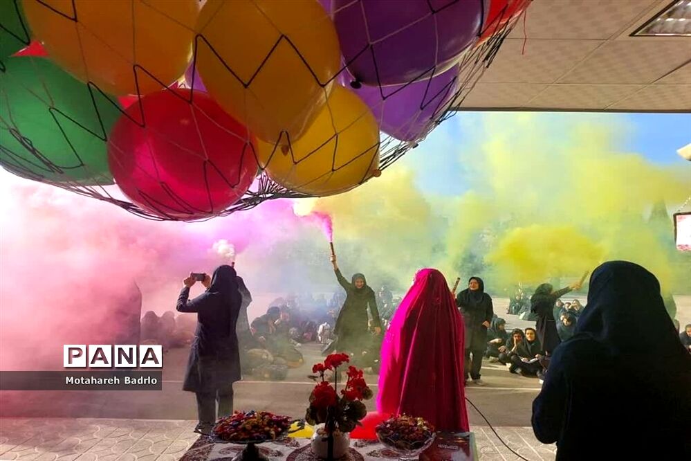 مراسم جشن آغاز امامت و تجدید بیعت با امام دوازدهم (عج)در آموزشگاه فرزانگان اسلامشهر