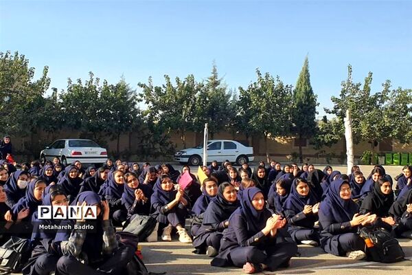 مراسم جشن آغاز امامت و تجدید بیعت با امام دوازدهم (عج)در آموزشگاه فرزانگان اسلامشهر