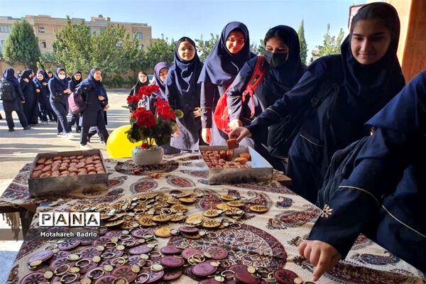 مراسم جشن آغاز امامت و تجدید بیعت با امام دوازدهم (عج)در آموزشگاه فرزانگان اسلامشهر