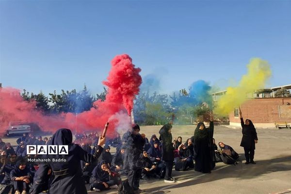 مراسم جشن آغاز امامت و تجدید بیعت با امام دوازدهم (عج)در آموزشگاه فرزانگان اسلامشهر