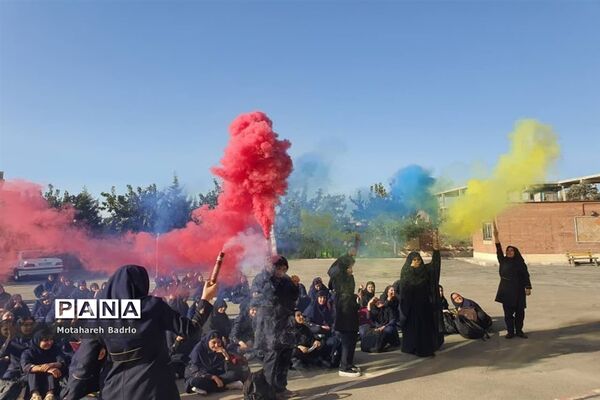 مراسم جشن آغاز امامت و تجدید بیعت با امام دوازدهم (عج)در آموزشگاه فرزانگان اسلامشهر