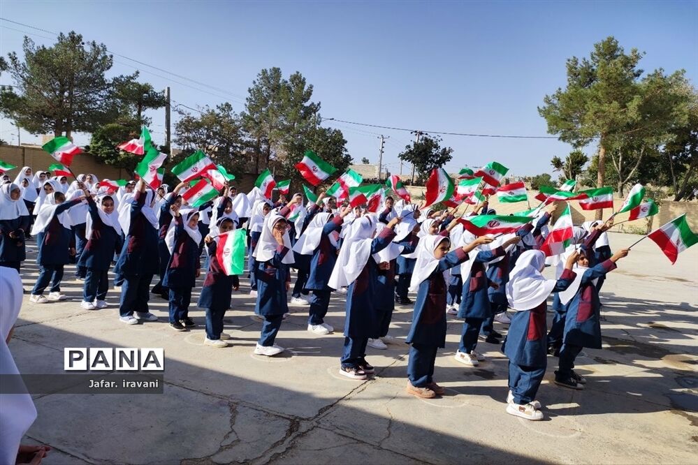 نوای زنگ ایثار و مقاومت در مدارس مروست طنین انداز شد