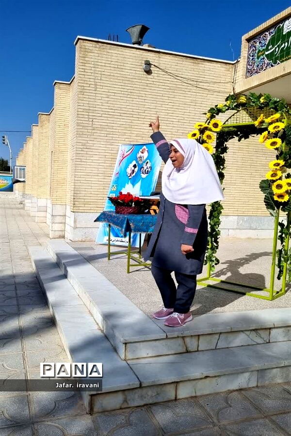 نوای زنگ ایثار و مقاومت در مدارس مروست طنین انداز شد