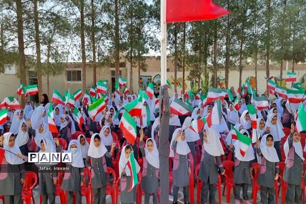 نوای زنگ ایثار و مقاومت در مدارس مروست طنین انداز شد