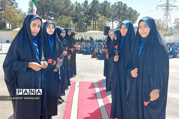 نواخته شدن زنگ نماز در دبیرستان آزادی کهریزک