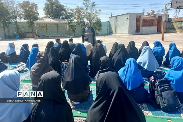 نواخته شدن زنگ نماز در دبیرستان آزادی کهریزک