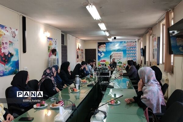 مراسم تقدیر از نخبگان کنکور سراسری رودهن توسط فرمانده سپاه دماوند