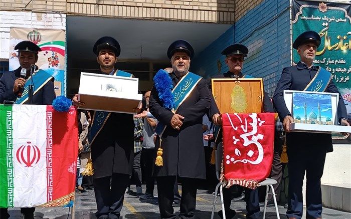 شور و شادى در مدارس تهران، با مهر مهدوى