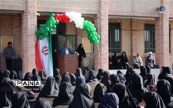 روایت دانش‌آموز خبرنگار پانا از آیین بازگشایی آموزشگاه طریقت در شهر جوادآباد/فیلم