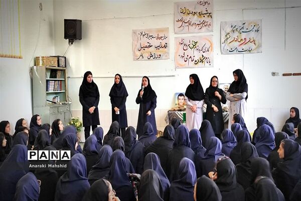 نواختن زنگ مهر و مقاومت در هنرستان دخترانه دارالفنون اردکان