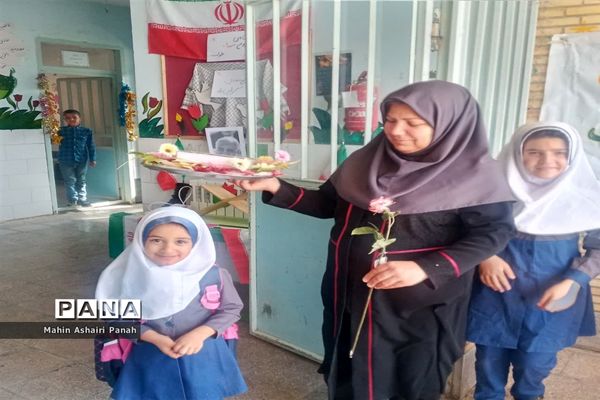 برگزاری آیین آغاز سال تحصیلی و جشن ولایت در مدرسه منتظری فتح آباد خاتم