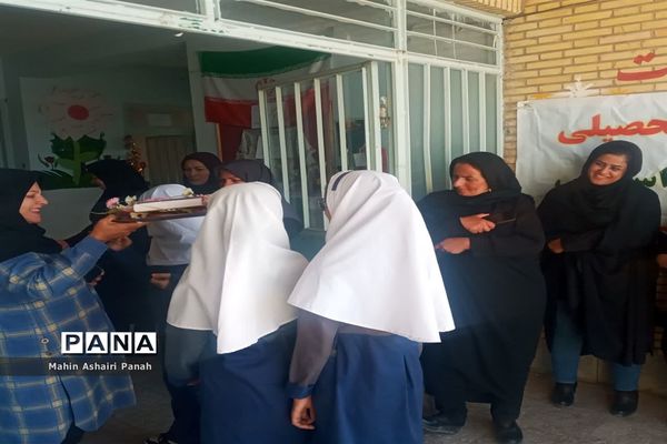 برگزاری آیین آغاز سال تحصیلی و جشن ولایت در مدرسه منتظری فتح آباد خاتم