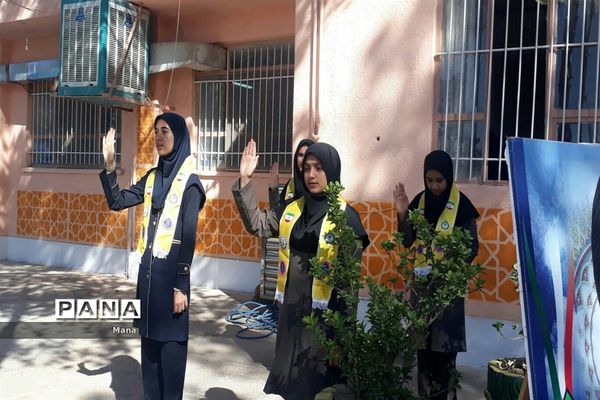 جشن آغاز امامت حضرت ولی عصر(عج) در دبیرستان نمونه دولتی اندیشه شهرستان کاشمر