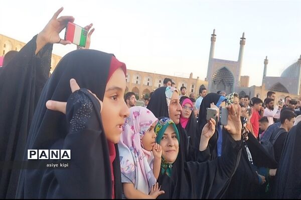 تجدید بیعت مردم اصفهان با امام زمان (عج)