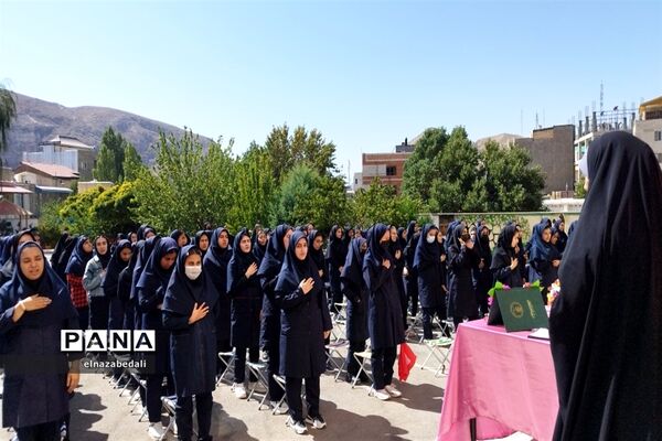 نواختن زنگ انتظار در هنرستان شیخ محمد بلیغ به‌مناسبت آغاز ولایت ولی عصر (ع)