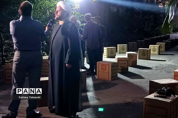 توزیع۲۰۰۰بسته لوازم التحریر میان دانش‌آموزان نیازمند از محل موقوفات استان فارس