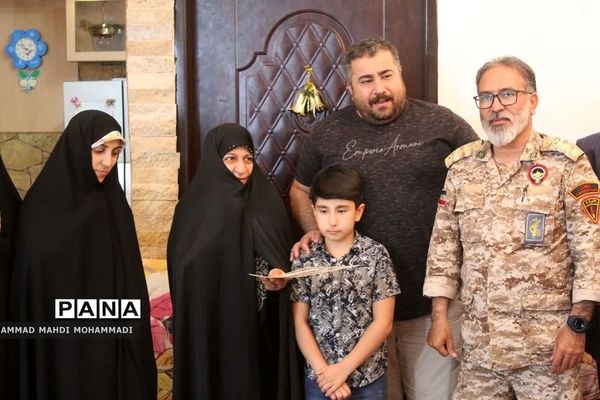 دیدار مسئولان شهری فشافویه با خانواده شهدای منطقه