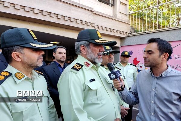 فرزندان شهید حسین اسماعیلی توسط مدیرکل آموزش و پرورش شهرستان‌های تهران راهی کلاس درس شدند