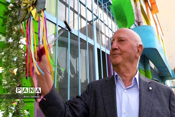 نواخته شدن زنگ مهر در آیین نمادین بازگشایی مدارس به دستان خیر منطقه ۱۸