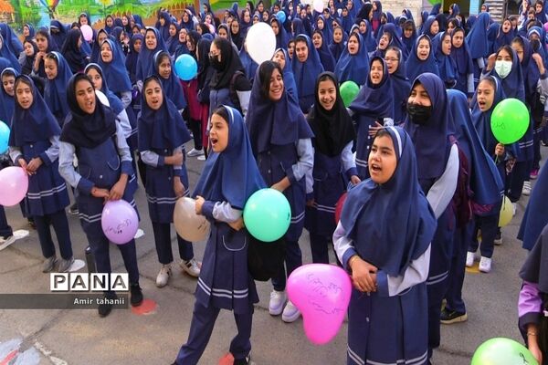 نواخته شدن زنگ مهر در آیین نمادین بازگشایی مدارس به دستان خیر منطقه ۱۸