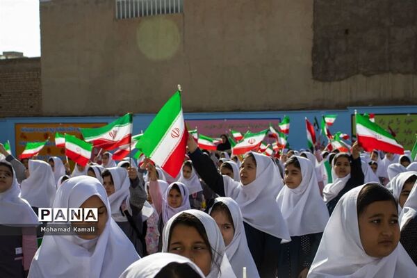 مراسم جشن عاطفه‌ها در دبستان شهید محلاتی