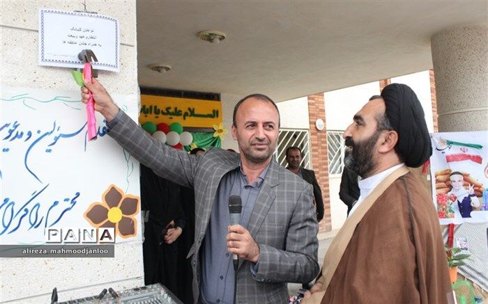 برگزاری جشن عاطفه‌ها در مدارس گلوگاه
