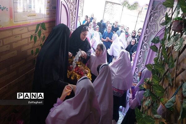 جشن آغاز امامت امام زمان(عج) در دبستان دخترانه فرهنگ منطقه ۱۳