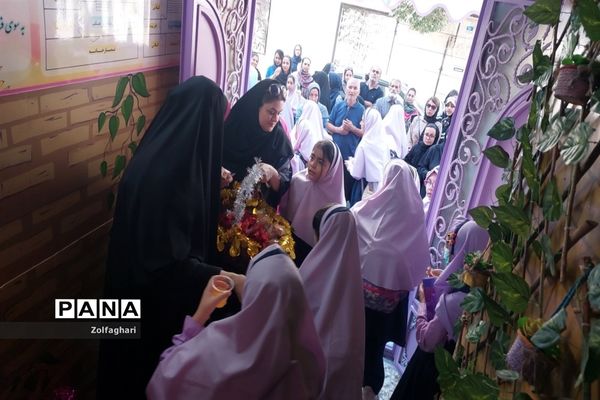 جشن آغاز امامت امام زمان(عج) در دبستان دخترانه فرهنگ منطقه ۱۳