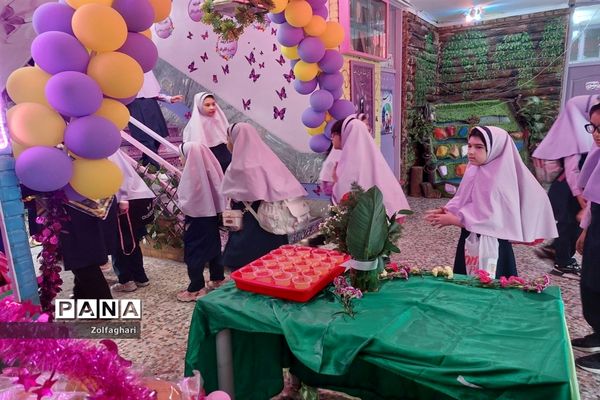 جشن آغاز امامت امام زمان(عج) در دبستان دخترانه فرهنگ منطقه ۱۳