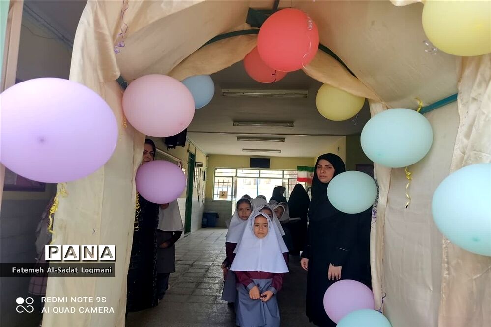 برگزاری جشن شکوفه‌های دبستان سیدالشهدا ناحیه یک یزد