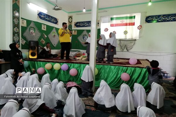برگزاری جشن شکوفه‌های دبستان سیدالشهدا ناحیه یک یزد