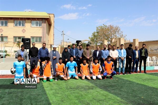 آیین افتتاحیه زمین چمن مصنوعی مدرسه شاه صاحب در شهر جوادآباد