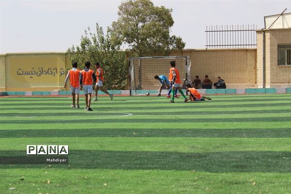آیین افتتاحیه زمین چمن مصنوعی مدرسه شاه صاحب در شهر جوادآباد