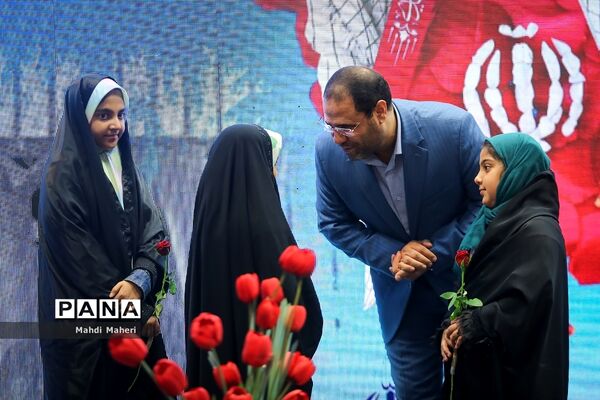 همایش تجلیل از رزمندگان فرهنگی دفاع مقدس
