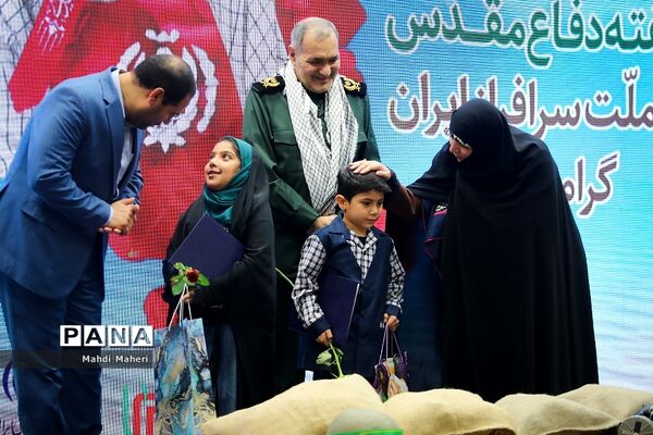 همایش تجلیل از رزمندگان فرهنگی دفاع مقدس